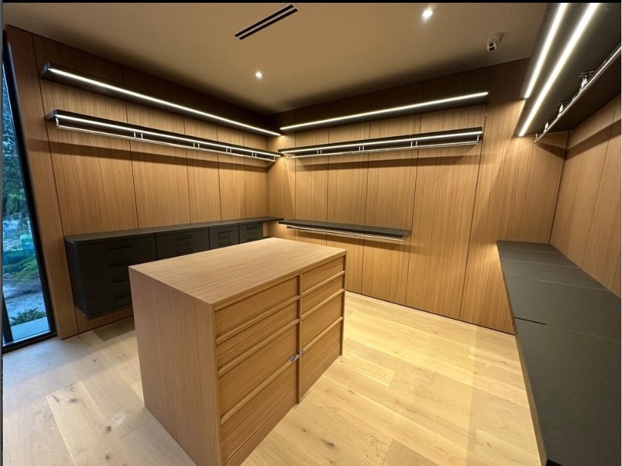 Luxury Walk-In Closet - Premium Italian Modular Wardrobe Structure by Armadi Closets